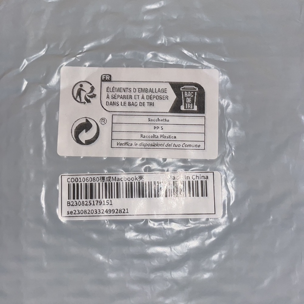 NWOT PRO 13.3 LAPTOP CASE/ SKIN - Picture 6 of 7